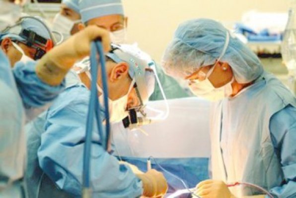 Medicii de la Regina Maria operează şi gratuit